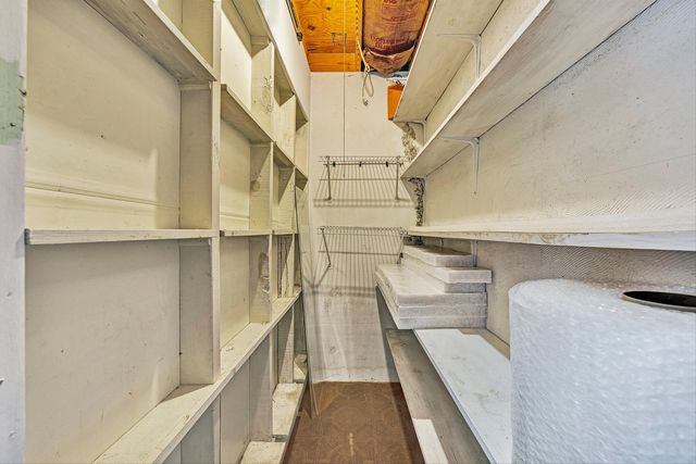 938 Hedgewood DR, Roanoke, VA 24017