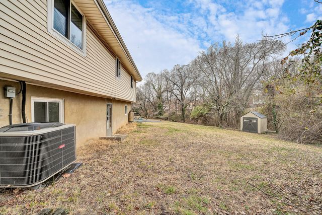 938 Hedgewood DR, Roanoke, VA 24017