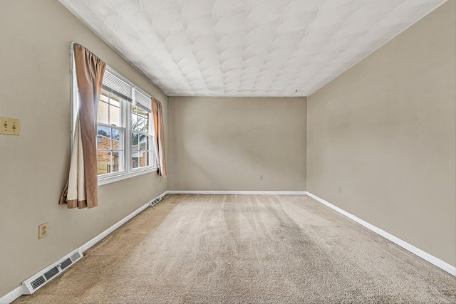 938 Hedgewood DR, Roanoke, VA 24017