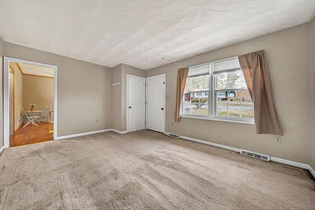 938 Hedgewood DR, Roanoke, VA 24017