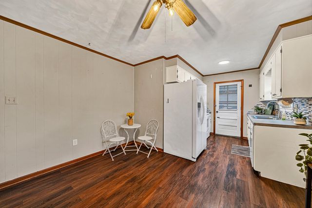 938 Hedgewood DR, Roanoke, VA 24017