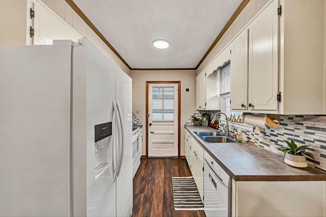 938 Hedgewood DR, Roanoke, VA 24017