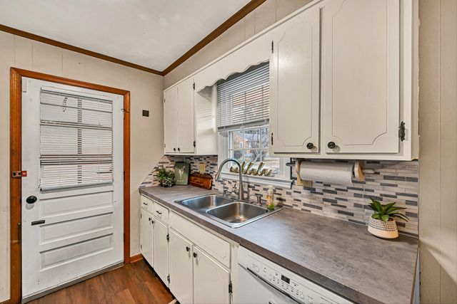 938 Hedgewood DR, Roanoke, VA 24017