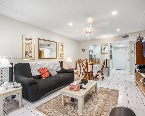 9001 Sunrise Lakes Blvd 301, Sunrise, FL 33322