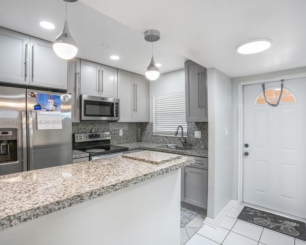 9001 Sunrise Lakes Blvd 301, Sunrise, FL 33322