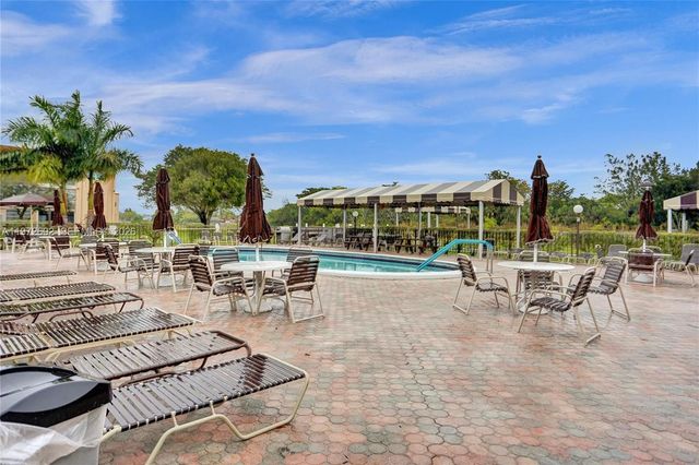 9001 Sunrise Lakes Blvd 301, Sunrise, FL 33322