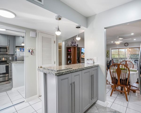 9001 Sunrise Lakes Blvd 301, Sunrise, FL 33322