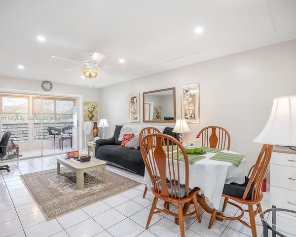 9001 Sunrise Lakes Blvd 301, Sunrise, FL 33322