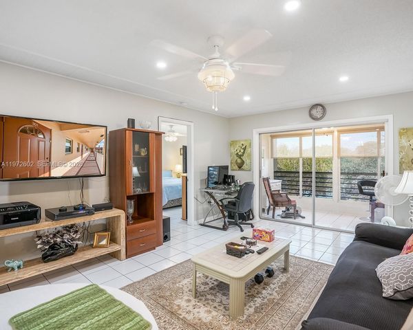 9001 Sunrise Lakes Blvd 301, Sunrise, FL 33322