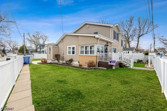 57 Pacific Blvd, Old Bridge Twp., NJ 07735