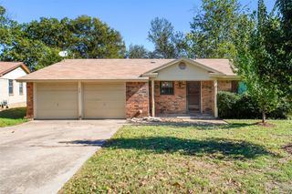 424 Holder Drive, Hurst, TX 76053