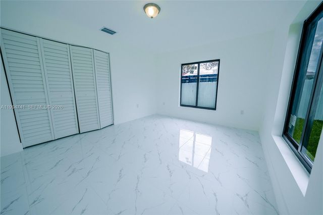 1112 NW 81st St, Miami, FL 33150
