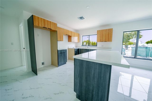 1112 NW 81st St, Miami, FL 33150