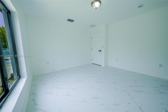 1112 NW 81st St, Miami, FL 33150