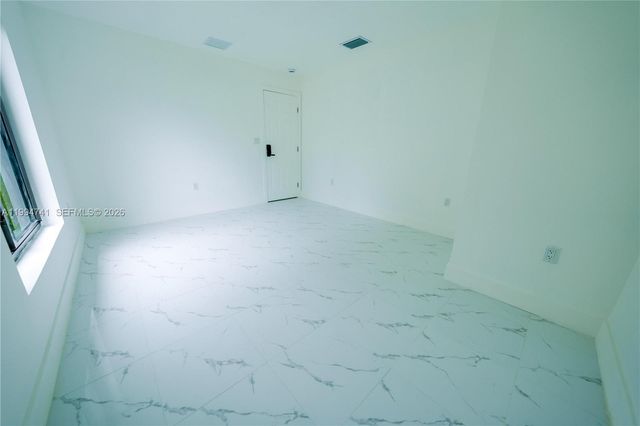 1112 NW 81st St, Miami, FL 33150