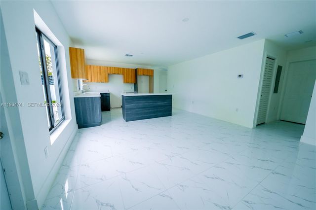 1112 NW 81st St, Miami, FL 33150