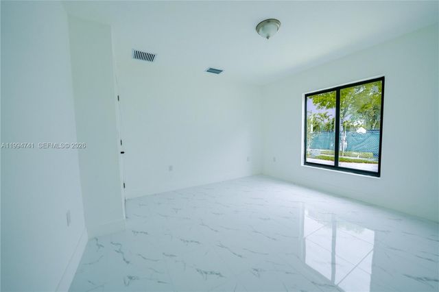 1112 NW 81st St, Miami, FL 33150