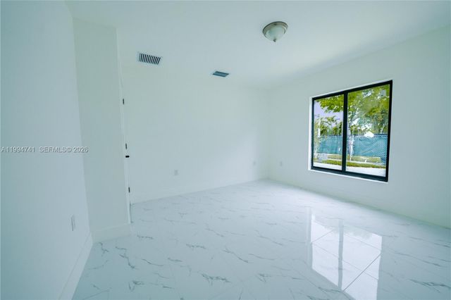 1112 NW 81st St, Miami, FL 33150