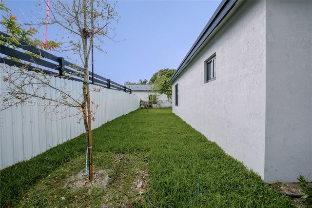 1112 NW 81st St, Miami, FL 33150