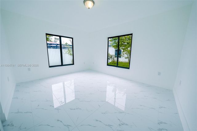 1112 NW 81st St, Miami, FL 33150