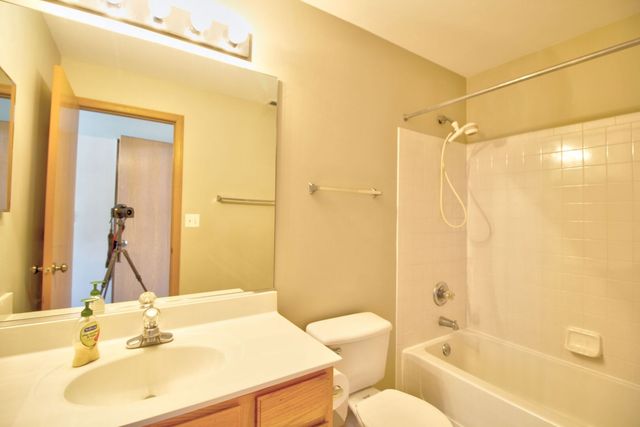 2427 Sheehan Circle 202, Naperville, IL 60564