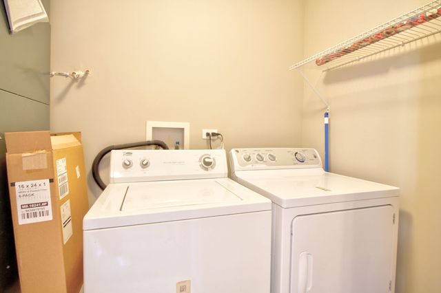 2427 Sheehan Circle 202, Naperville, IL 60564