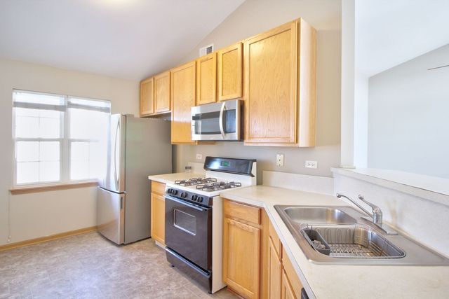 2427 Sheehan Circle 202, Naperville, IL 60564