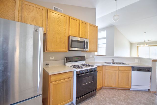 2427 Sheehan Circle 202, Naperville, IL 60564