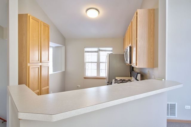 2427 Sheehan Circle 202, Naperville, IL 60564