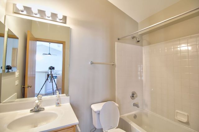 2427 Sheehan Circle 202, Naperville, IL 60564