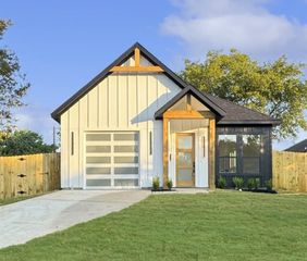 1833 Atlas Drive, Dallas, TX 75216