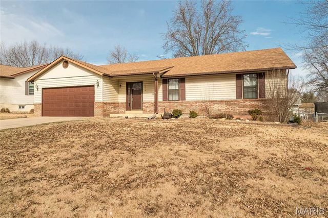 2018 Creekpoint Drive, St Peters, MO 63376