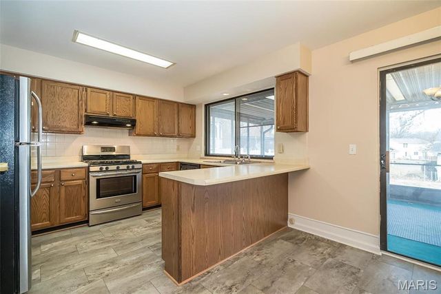 2018 Creekpoint Drive, St Peters, MO 63376