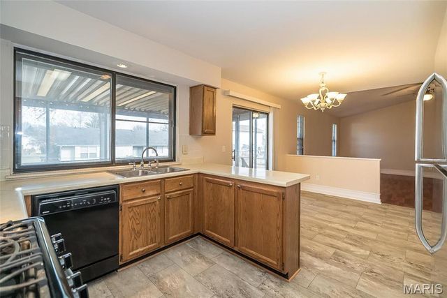 2018 Creekpoint Drive, St Peters, MO 63376