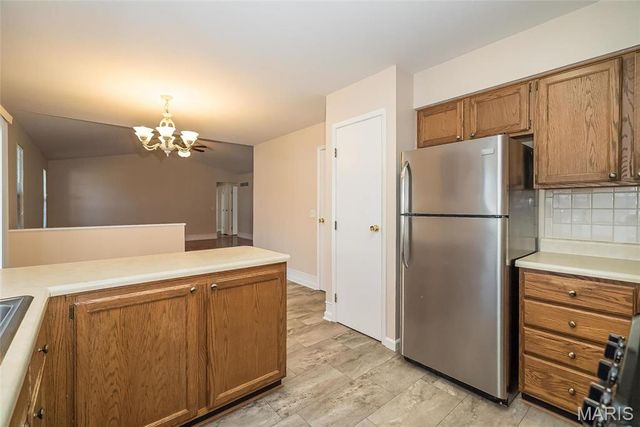 2018 Creekpoint Drive, St Peters, MO 63376