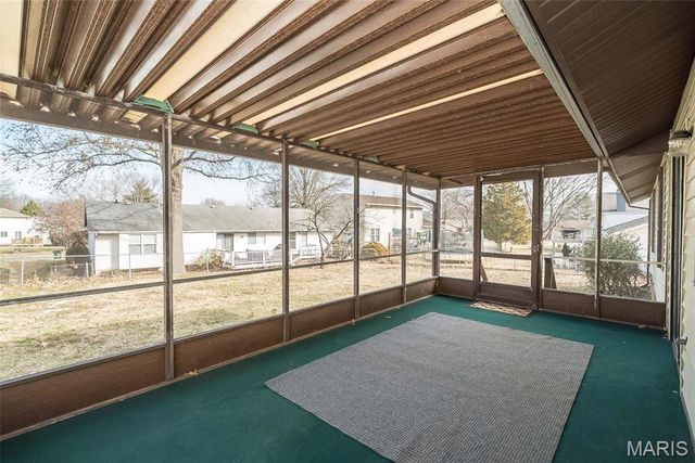 2018 Creekpoint Drive, St Peters, MO 63376