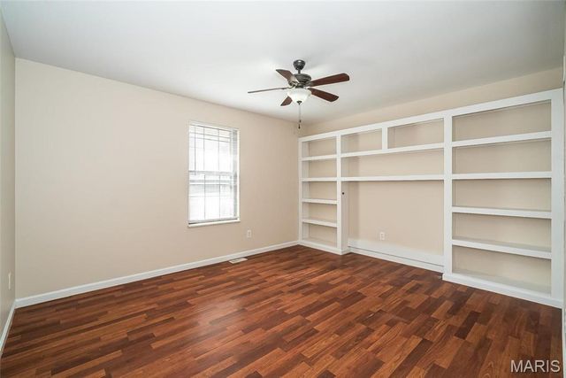 2018 Creekpoint Drive, St Peters, MO 63376