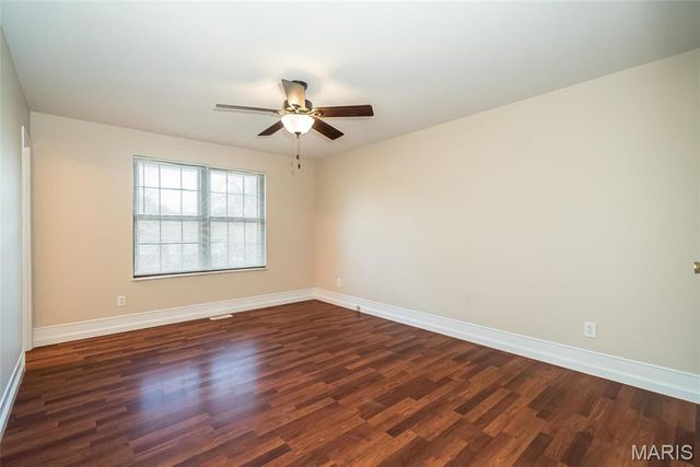 2018 Creekpoint Drive, St Peters, MO 63376