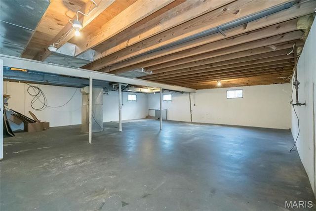 2018 Creekpoint Drive, St Peters, MO 63376