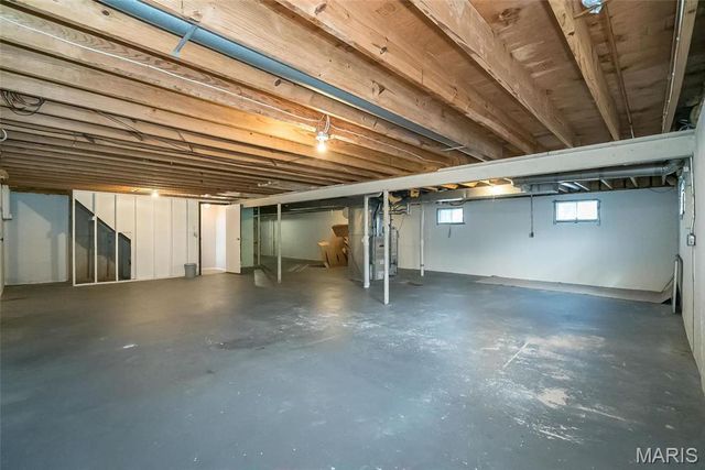 2018 Creekpoint Drive, St Peters, MO 63376