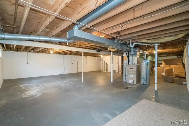 2018 Creekpoint Drive, St Peters, MO 63376