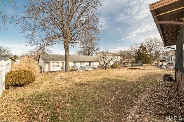 2018 Creekpoint Drive, St Peters, MO 63376