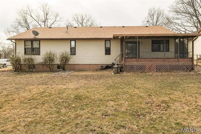 2018 Creekpoint Drive, St Peters, MO 63376