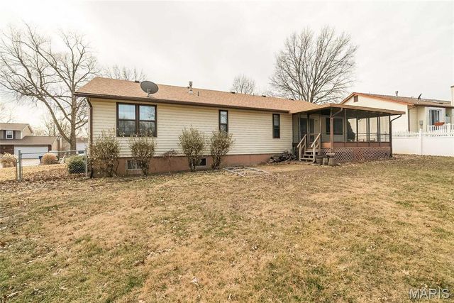 2018 Creekpoint Drive, St Peters, MO 63376