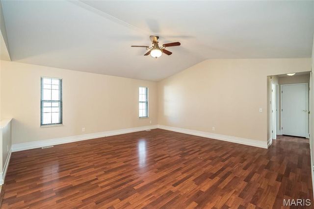2018 Creekpoint Drive, St Peters, MO 63376