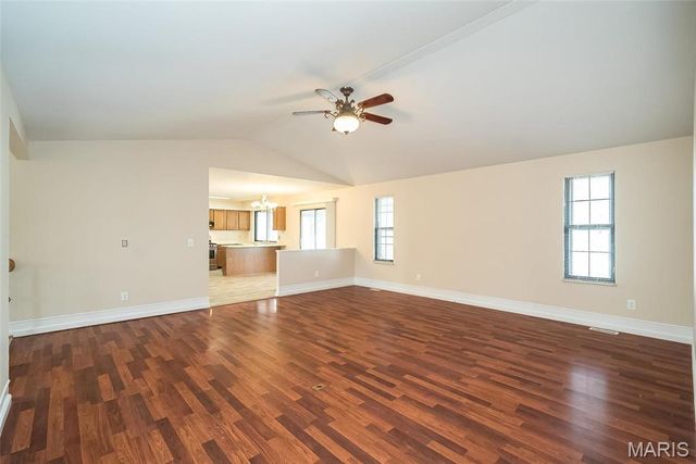 2018 Creekpoint Drive, St Peters, MO 63376