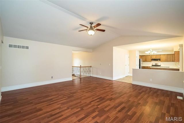 2018 Creekpoint Drive, St Peters, MO 63376