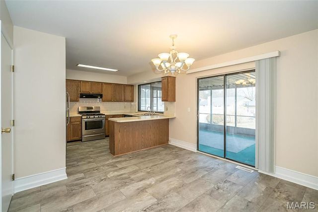 2018 Creekpoint Drive, St Peters, MO 63376