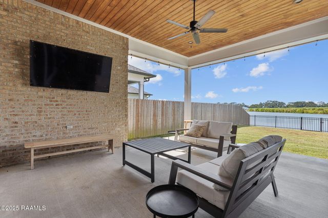 211 Big Lake Run, Youngsville, LA 70592