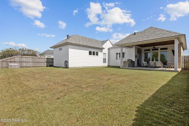 211 Big Lake Run, Youngsville, LA 70592